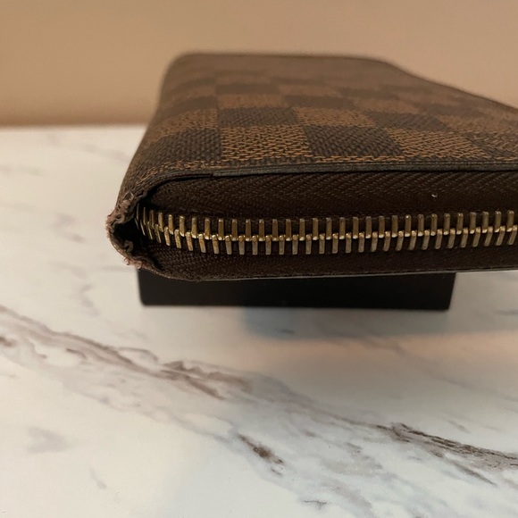 Louis Vuitton Damier Ebene timeless and iconic Zip Wallet - Picture 2 of 9